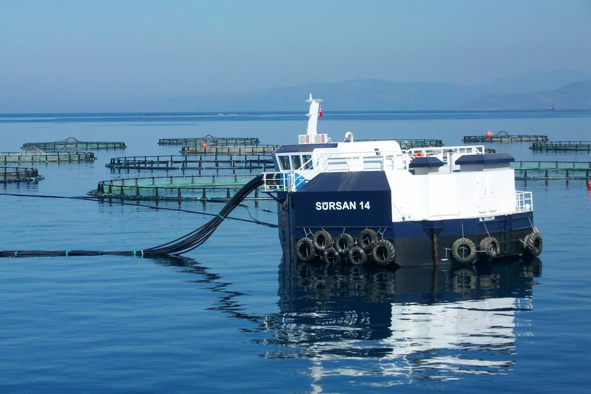 Arkivbilde: AKVA group har levert fôrflåter av type Wawemaster AJ-150-MED til anlegg i Middelhavet. Foto: AKVA group ASA