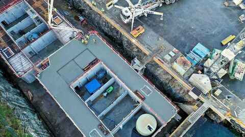 Støping av betongflåter til bruk som fôrflåter. Foto: Endúr ASA