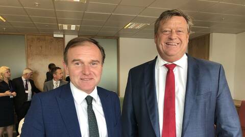 Her frå eit tidlegare møte, då fiskeri- og sjømatminister Harald T. Nesvik møtte sin britiske kollega, George Eustice, i London 12. september 2019. Foto: NFD
