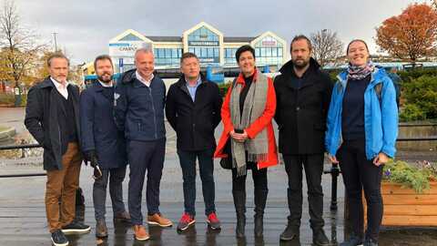Rådmann Arne Ingebrigtsen, prosjektleder Roland Mauseth, ordfører Kjell Neergaard, driftsleder Ole Martin Stordal, miljø- og utviklingsleder Monicha Seternes, Steven Rønninghaug og rådgiver Line Ekanger. Foto: Tore Lyngvær / Kristiansund kommune