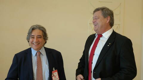 Fiskeri- og sjømatminister Harald T. Nesvik møtte Portugals nye havminister Ricardo Serrão Santos. Foto: NFD