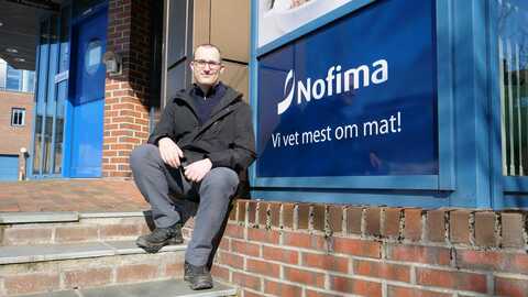Nofima-forsker Thomas Nyrud har jobbet med å beregne valutaeffekten av norsk sjømateksport i et fire år langt forskningsprosjekt, som er finansiert av FHF. Foto: Wilhelm Solheim / Nofima