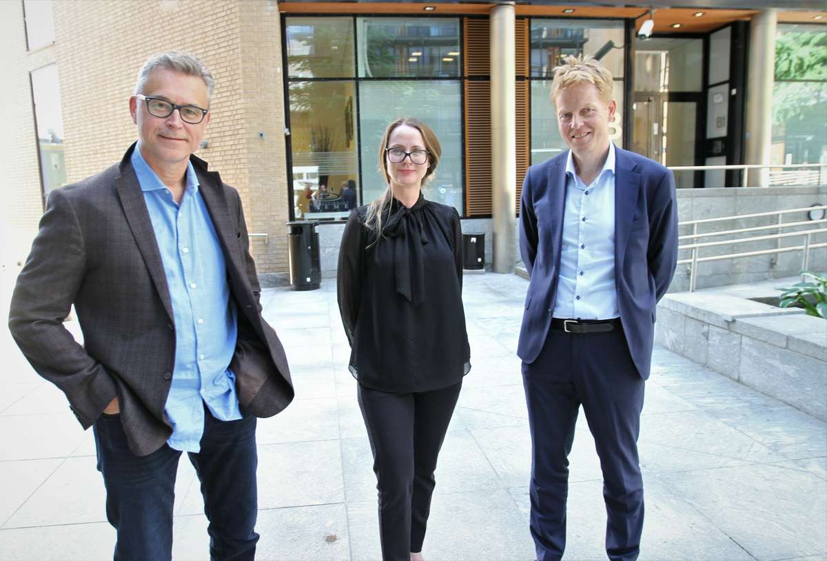 Fiskeri- og sjømatminister Odd Emil Ingebrigtsen, seniorrådgiver Eve de Coning og økokrimsjef Pål Lønseth. Foto: NFD