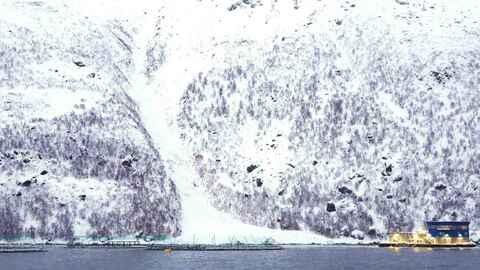 Snøskred i anlegget «Davatluft» ved Stjernøya i Alta kommune. Foto: Narve Leonhardsen / Fiskeridirektoratet