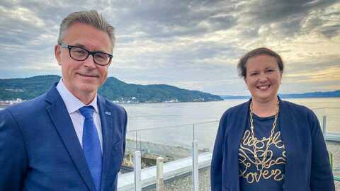 Fiskeri- og sjømatminister Odd Emil Ingebrigtsen møtte sin britiske kollega Victoria Prentis for fiskeripolitiske samtaler under Aqua Nor i Trondheim mandag 23. august. Foto: NFD