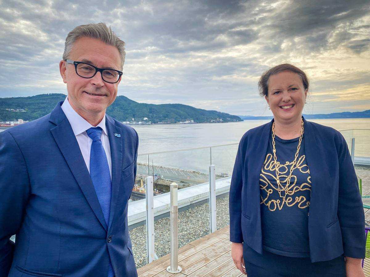 Fiskeri- og sjømatminister Odd Emil Ingebrigtsen møtte sin britiske kollega Victoria Prentis for fiskeripolitiske samtaler under Aqua Nor i Trondheim mandag 23. august. Foto: NFD
