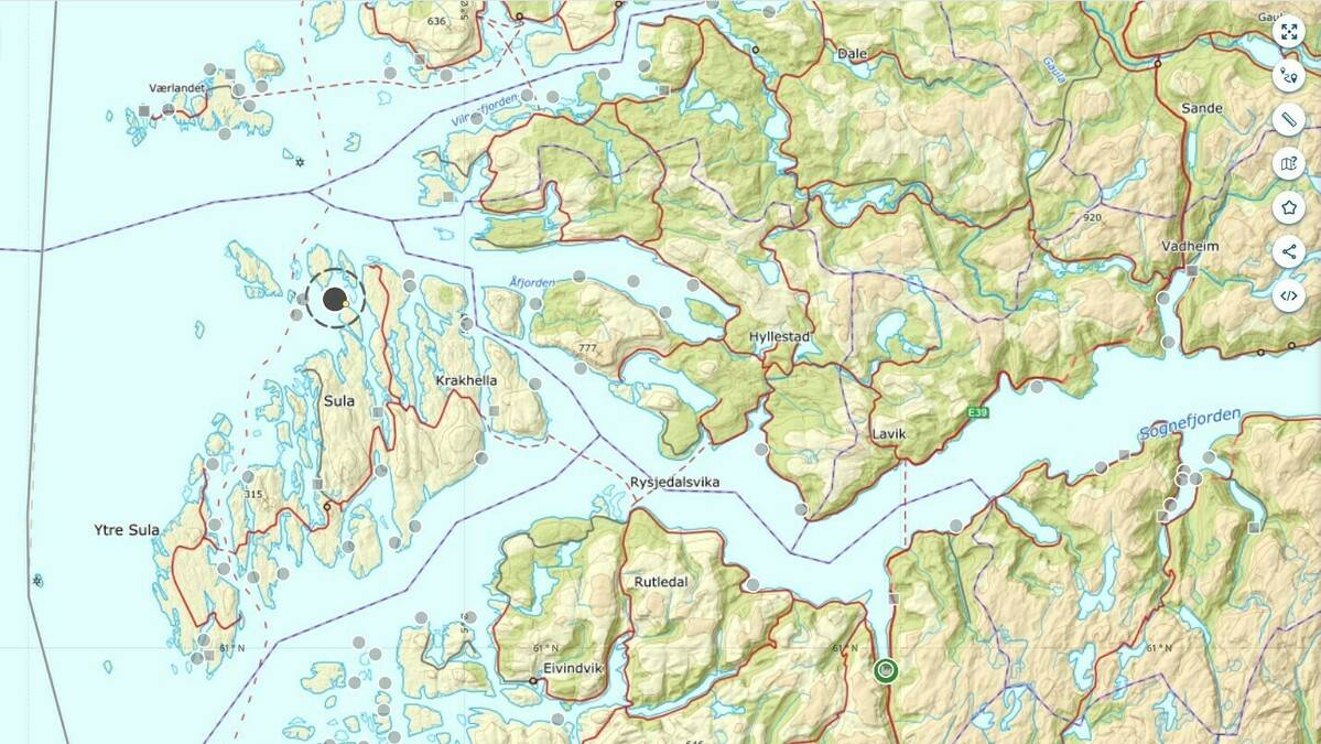 Lokalitet Lyngholmane ligger i Lågøyfjorden ved Sula i Solund kommune. Kart: BarentsWatch