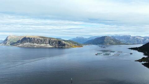 Et oppdrettsanlegg i Bremanger kommune, en kommune som får utbetalt i overkant av 13,5 millioner kroner fra Havbruksfondet. Arkivfoto: Terje Hatlem