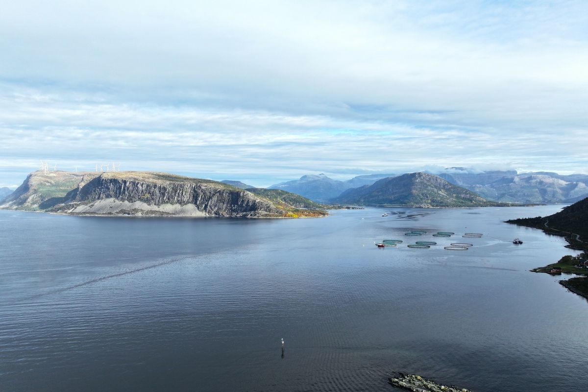 Et oppdrettsanlegg i Bremanger kommune, en kommune som får utbetalt i overkant av 13,5 millioner kroner fra Havbruksfondet. Arkivfoto: Terje Hatlem